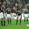 1. September 2001: Deutschland spielt in München gegen England - und holt sich mit dem 1:5 eine historische Schlappe ab. Hier mit Jancker, Deisler,  Ballack,  Linke und  Neuville.