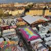 Zum Osterplärrer 2023 waren in Augsburg mit dem „Take off“ und der Achterbahn „High Explosive“ zwei neue Fahrgeschäfte zu Gast. Doch auch bekannte Attraktionen wie Riesenrad, Leopardenspur und Break Dance kamen neben dem Binswanger und dem Schaller Zelt zum Plärrer.