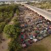 Mehrere tausend Flüchtlinge harren nahe der texanischen Stadt Del Rio unter der Brücke des Grenzflusses Rio Grande aus.