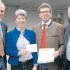 Ehrenamt wird belohnt. CSU-Fraktionsvorsitzender Georg Schmid (2. von rechts) überreichte den Verantwortlichen des Aktiv-Parks (von links) Markus Jocher, Eva Münsinger und Harald Müller einen Scheck über 2000 Euro. 