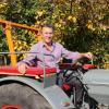 Manfred Schafnitzel, der Ellgauer Bürgermeister, wird an Heiligabend 70 Jahre alt. Der Rathauschef war immer gerne auch Landwirt und freut sich über seinen Schlüter-Traktor.