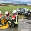 Bei einem Frontalzusammenstoß zwischen Klingen und Xyger ist an Heiligabend ein Mann gestorben, eine 18-Jährige und ihr Neffe kamen mit schwersten Verletzungen ins Klinikum.