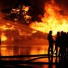 Großfeuer in Tussenhausen: Eine Lagerhalle auf dem Wertstoffhof fiel gestern Morgen den Flammen zum Opfer. Über 160 Feuerwehrleute waren im Einsatz. 
