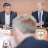 Wirtschaftsminister Robert Habeck (l.) und Bundeskanzler Olaf Scholz haben in der Ampel-Koalition einen Durchbruch beim Heizungsgesetz erreicht.