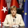 Kanzlerin Merkel steht bei ihrem Besuch in Istanbul unter Druck.