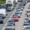 Wegen mehrerer Auffahrunfälle kam es am Freitagnachmittag zu Behinderungen auf der A8. (Symbolfoto)