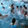 Keine Angst vor Wasser haben die Kindergartenkinder aus Kinsau, dank der Schwimmkurse, die Irmgard Latzko anbietet. 