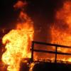 Fünf Container sind in Augsburg in Brand geraten. Die Flammen schlugen mehrere Meter hoch.