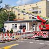 Wegen eines Unfalls auf einer Baustelle in der Gögginger Straße ist die Berufsfeuerwehr mit Höhenrettern ausgerückt.