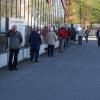 Schutzmasken sind gefragt: Regelmäßig bilden sich Warteschlangen vor dem Caritas
Sozialkaufhaus in Aichach, wenn es Schutzmasken gibt.