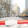 Die gesperrte Straße in Berlin, auf der bei einem illegalen Autorennen ein Unbeteiligter gestorben ist.
