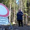 Andrea Halbritter war beim Besuch des Gedenkorts bei Horgau entsetzt über die Folgen der Waldarbeit. Der Forstbetriebsleiter versichert: "Am Gelände ist nichts zerstört worden." 