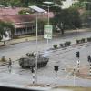 Militär-Putsch in Simbabwe? Das Militär hat die Kontrolle in Simbabwe übernommen. Panzer blockieren in Harare den Zugang zum Parlament. Angeblich alles zu Mugabes Schutz.