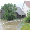 Immer wieder kam es in den vergangenen Jahren zu Überschwemmungen in Wallenhausen, so wie hier bei der ehemaligen Mühle.  	<b>Archivfoto: Andreas Brücken</b>
