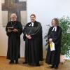 Bei der Ordination: (von links) Regionalbischof Axel Piper, Pfarrer Harald Baude und Pfarrerin Gabriele Buchholz.