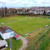 Hier wird auf absehbare Zeit nicht mehr Fußball gespielt: Der Hindenburgpark (unten der Hauptplatz, hier eine Aufnahme von April 2022) war die Spielstätte des SC Ichenhausen. 