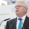 Hoher Besuch in Weißenhorn: Für den bayerischen Wirtschaftsminister Martin Zeil ist die Wiederbelebung der Bahnstrecke ein Vorzeigeprojekt.
