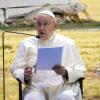 Papst Franziskus spricht während eines Treffens mit religiösen Führern auf dem Gelände des Hun Theatre in the Sky Resort etwa 15 Kilometer südlich der mongolischen Hauptstadt Ulaanbaatar.