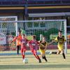 Die U12 des FC Augsburg (rote Trikots, hier im Spiel gegen den TSV Mindelheim I) gewann das D-Jugend-Turnier im Rahmen des 3. Getränke-Hell-Sommercups in Mindelheim.