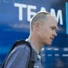 Radrennfahrer Chris Froome hat in Saint-Mars-La-Reorthe einen Auftritt vor Medienvertretern.