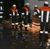 Die Feuerwehr war auch in der überfluteten Badgasse in Ebermergen im Einsatz.