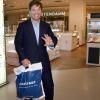 Karstadt-Eigner Nicolas Berggruen soll ein Angebot zur Übernahme des Schlecker-Konzerns gemacht haben. Bisher wurde die Meldung von seiner Sprecherin aber nicht bestätigt. 