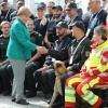 Bundeskanzlerin Angela Merkel bedankt sich bei den Einsatzkräften in Hamburg.