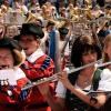 Blasmusik aus mehr als 900 Instrumenten: Kapellen aus der ganzen Region trafen sich zum Großkonzert in Augsburg.