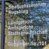 Vor der Jugendschutzkammer des Landgerichts Augsburg wurde ein alter Mann aus dem Landkreis Landsberg unter anderem wegen sexuellen Missbrauchs von Kindern verurteilt.  	