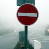 Autobahnauffahrten müssen sicherer werden, fordert der ADAC bereits seit Jahren. Manche seien nicht ausreichend oder verwirrend beschildert. Besonders bei Nebel oder bei Dunkelheit könne das fatale Folgen haben. 