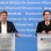 Klimaschutzminister Habeck und Bauministerin Geywitz während der Pressekonferenz nach dem Fernwärmegipfel.