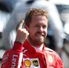 Mit dem erhobenen Zeigefinger feierte Sebastian Vettel stets seine Erfolge. Den letzten Sieg fuhr der Ferrari-Pilot vor über einem Jahr ein. 