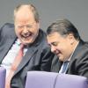 Peer Steinbrück (links) und Sigmar Gabriel haben bei der Haushaltsdebatte am vergangenen Mittwoch ganz offensichtlich ihren Spaß.