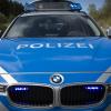 Eine Frau fuhr in Dillingen mit ihrem Wagen gegen einen Bordstein. 
