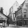 Blick vom Metzgplatz in die Barfüßerstraße, an der die Ruine der Barfüßerkirche steht.