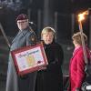 Mit dem Großen Zapfenstreich, der höchsten Würdigung der Streitkräfte, hat sich die Bundeswehr von Angela Merkel verabschiedet. 