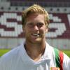 Der FC Augsburg bangt um seinen Verteidiger Marcel de Jong. Er hat Schmerzen im Knie.