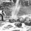 Während der Prohibition wurde Fässer und Flaschen beschlagnahmt und zerstört.