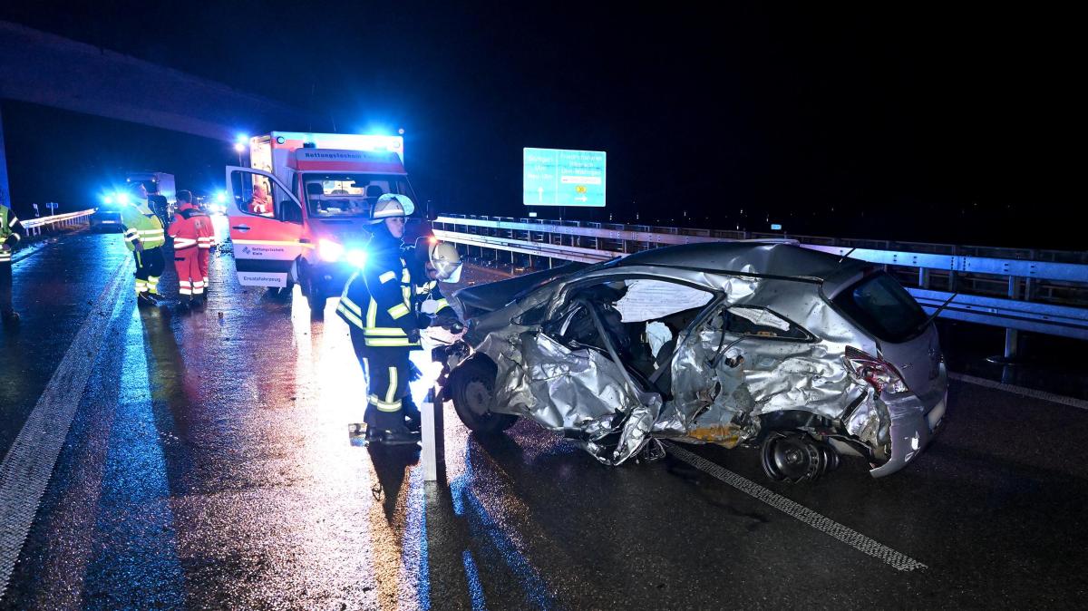 Erneut T Dlicher Unfall Auf B Sportwagen Rammt Auto Frau Stirbt