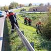 Die Polizei suchte das Gelände weiträumig nach einem eventuellen Mitfahrer des Motorradfahrers ab, fand aber niemanden.