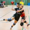 Der Handballsport lebt vom Körperkontakt. Ein Abbruch der Saison wegen des Coronavirus war deshalb alternativlos. Für die Damen (vorne: Katharina Spies) und Herren des TSV Mindelheim ändert sich dadurch jedoch nichts. 	