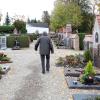 Der klassische Friedhof mit Erdgräbern wird wohl in einigen Jahren nicht mehr existieren. Bei Bestattungen fragen die Menschen vermehrt nach pflegefreien Gräbern. 	