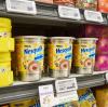 Mehrweg-Pfandbehälter: Mit der Kakaomarke Nesquik und der Kaffeemarke Hoppenworth & Ploch stehen erste Produkte für einen Praxistest im Handel.