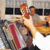 Regelmäßig gibt es in Stoffen einen Musikanten-Stammtisch. Hubert Dreier und Leonhard Engelschall bilden spontan ein Duo. 