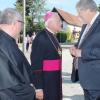 Im Mittelpunkt stand gestern der einstige Augsburger Bischof Walter Mixa beim Patrozinium in Illerzell. Links neben ihm Pfarrer Michael Menzinger, rechts Bürgermeister Karl Janson.  
