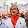 "Die Ärztinnen und Ärzte spüren in den Krankenhäusern einen massiven Spardruck", sagt Susanne Johna, Bundesvorsitzende des Marburger Bundes.