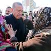 Recep Tayyip Erdogan bei einem Besuch im Erdbebengebiet.