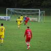 In der Kreisklasse hatte der SVS Türkheim den FC Buchloe zu Gast.  Hier schießt der Türkheimer Stürmer Julian Seitz (gelbes Trikot / Nr. 9) auf das gegnerische Tor, der  Verteidiger kann aber  noch klären. 