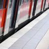 Ein 29-Jähriger pöbelte am Bahnhof in Günzburg einen Zugbegleiter an. 