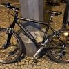 Nach einem Fahrrad-Diebstahl am Augsburger Königsplatz sucht die Polizei nun nach dem Eigentümer. Es handelt sich um ein Mountainbike der Marke Dynamics in Schwarz.